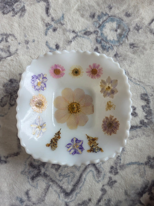 Vintage Milk Glass Pressed Flower Bowl – Handmade Floral Trinket Dish – Cottagecore Botanical Decor – Jewelry Catchall Bowl