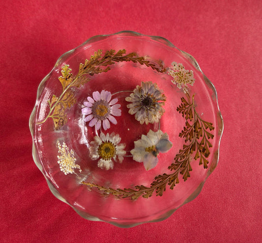 Scalloped Pressed Flower Glass Bowl – Handmade Botanical Trinket Dish – Cottagecore Floral Catchall – Small Vintage Style Bowl